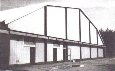 Historische Aufnahme der neu gebauten Tennishalle in Blankenloch.