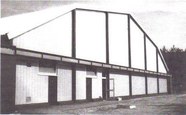 Historische Aufnahme der neu gebauten Tennishalle in Blankenloch.